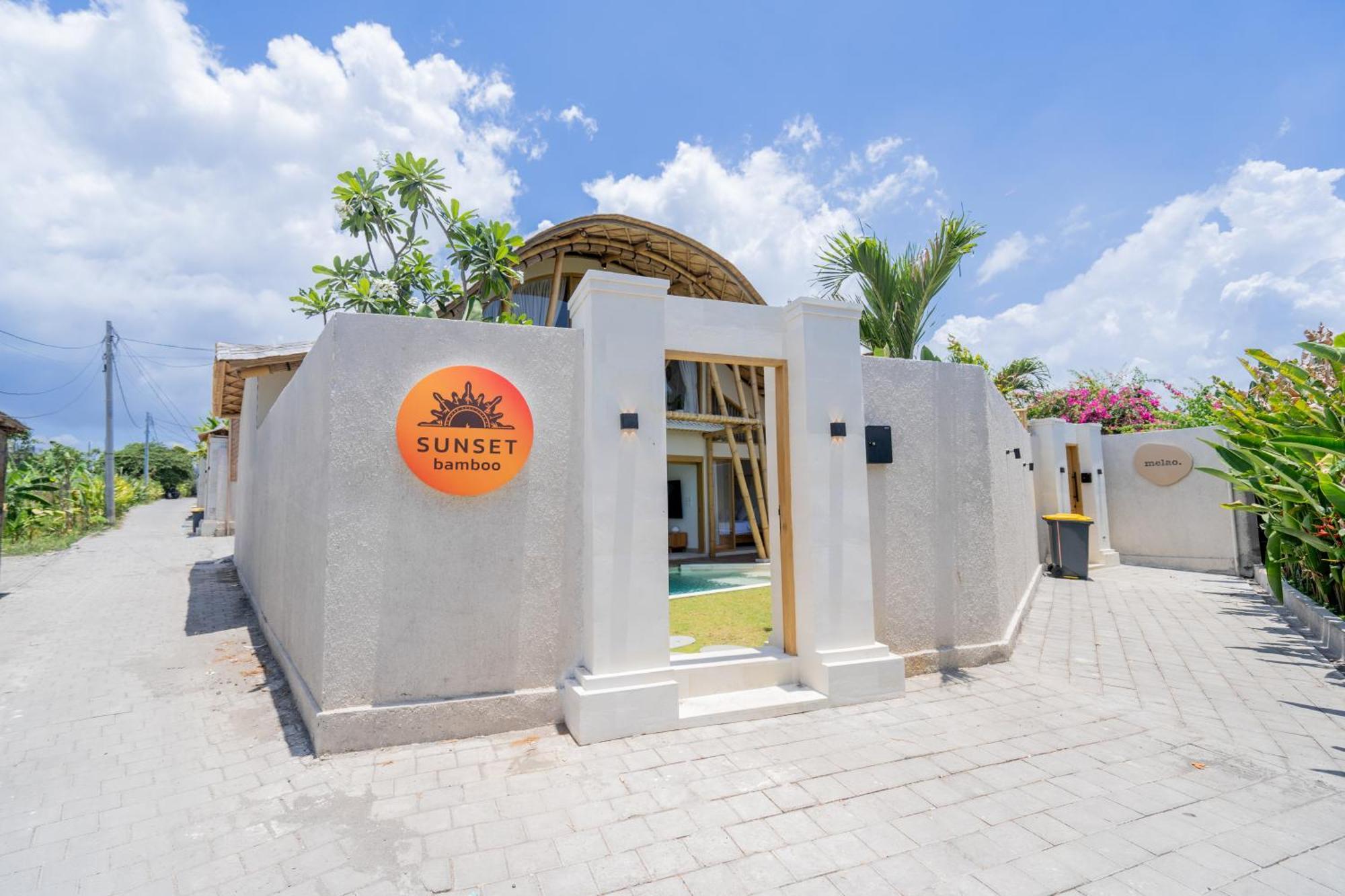 Villa Sunset Bamboo - 3Br Villa In Kerobokan المظهر الخارجي الصورة